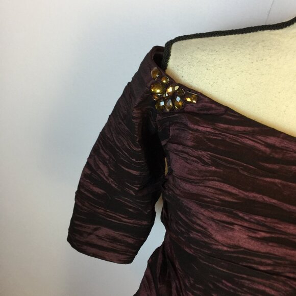 Alex Evenings Mini Sheath Dress Size 8 Womans Maroon Beaded Crinkle Off Shoulder - Picture 13 of 14
